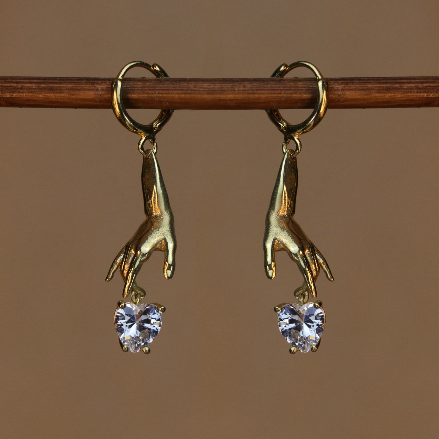 Eller Kalp Diamond Taşlı 925 Gümüş Küpe