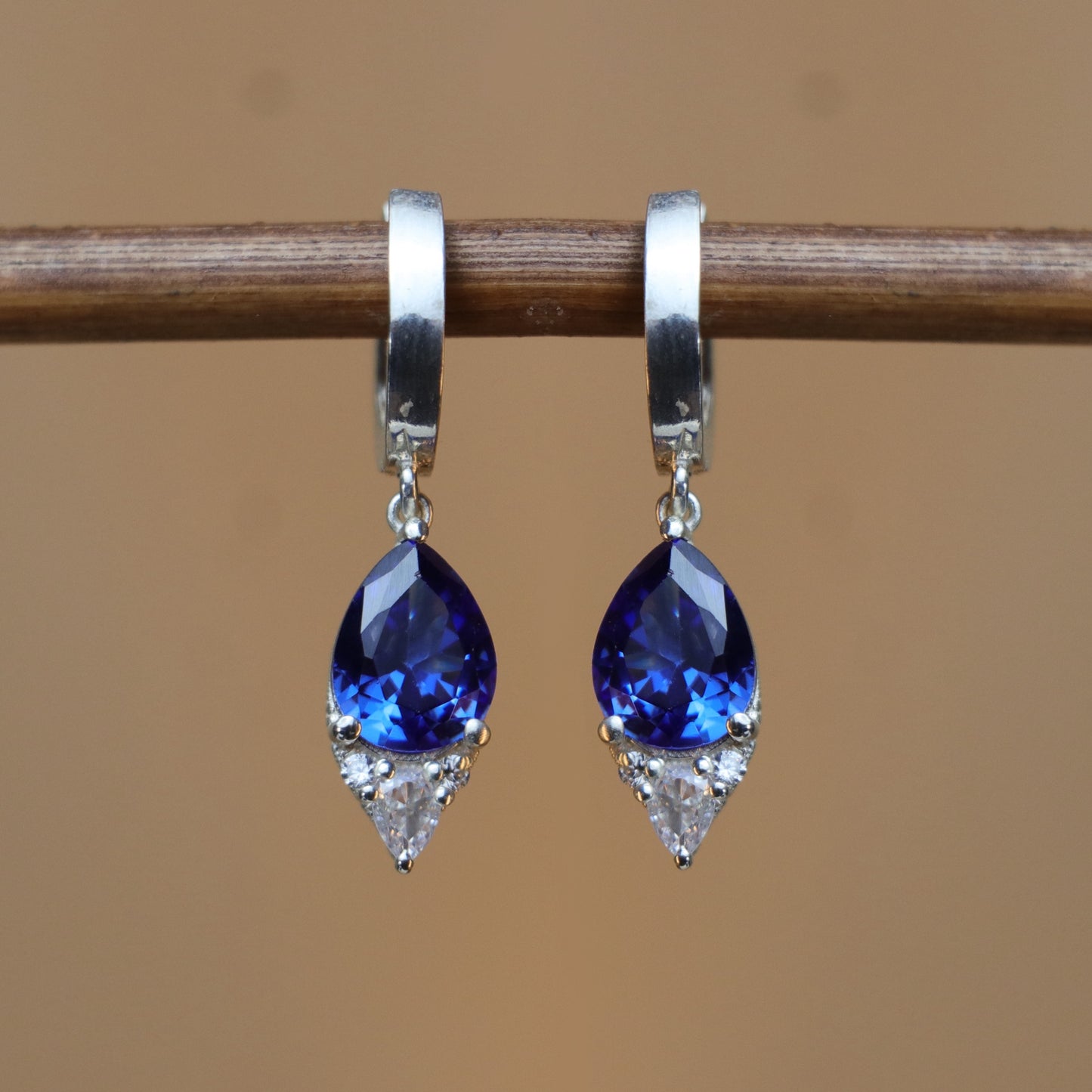 Damla Lab. Safir ve Mozanite Taşlı 925 Gümüş Küpe