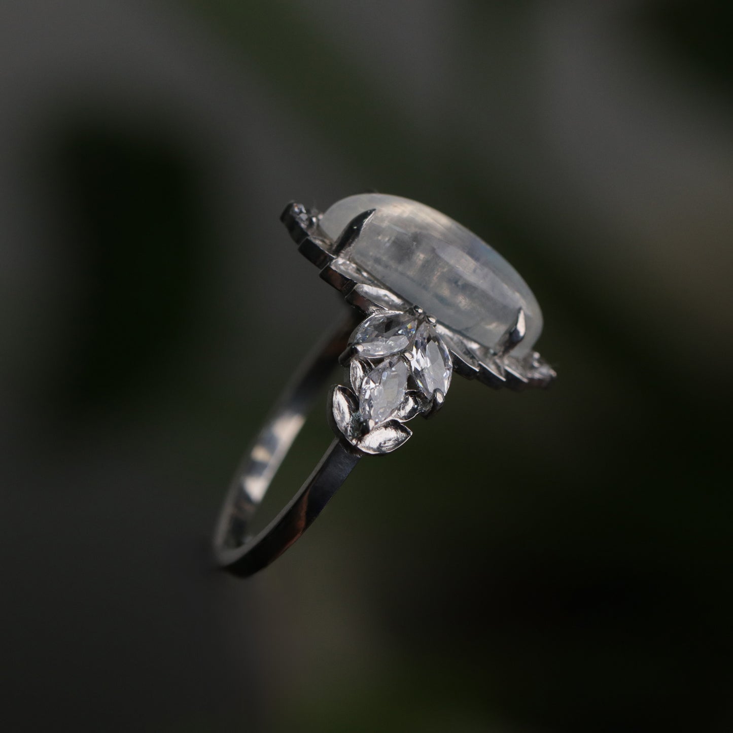 Özel Tasarım Ay Taşı ve Pırlanta 14 Ayar Beyaz Altın Yüzük