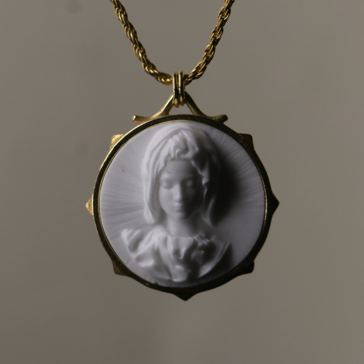 Mermer The Pietà 925 Gümüş Altın Kaplama Kolye