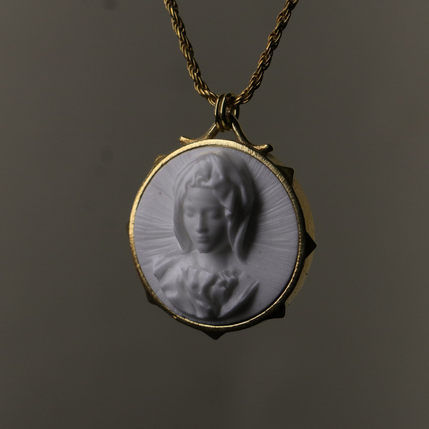 Mermer The Pietà 925 Gümüş Altın Kaplama Kolye