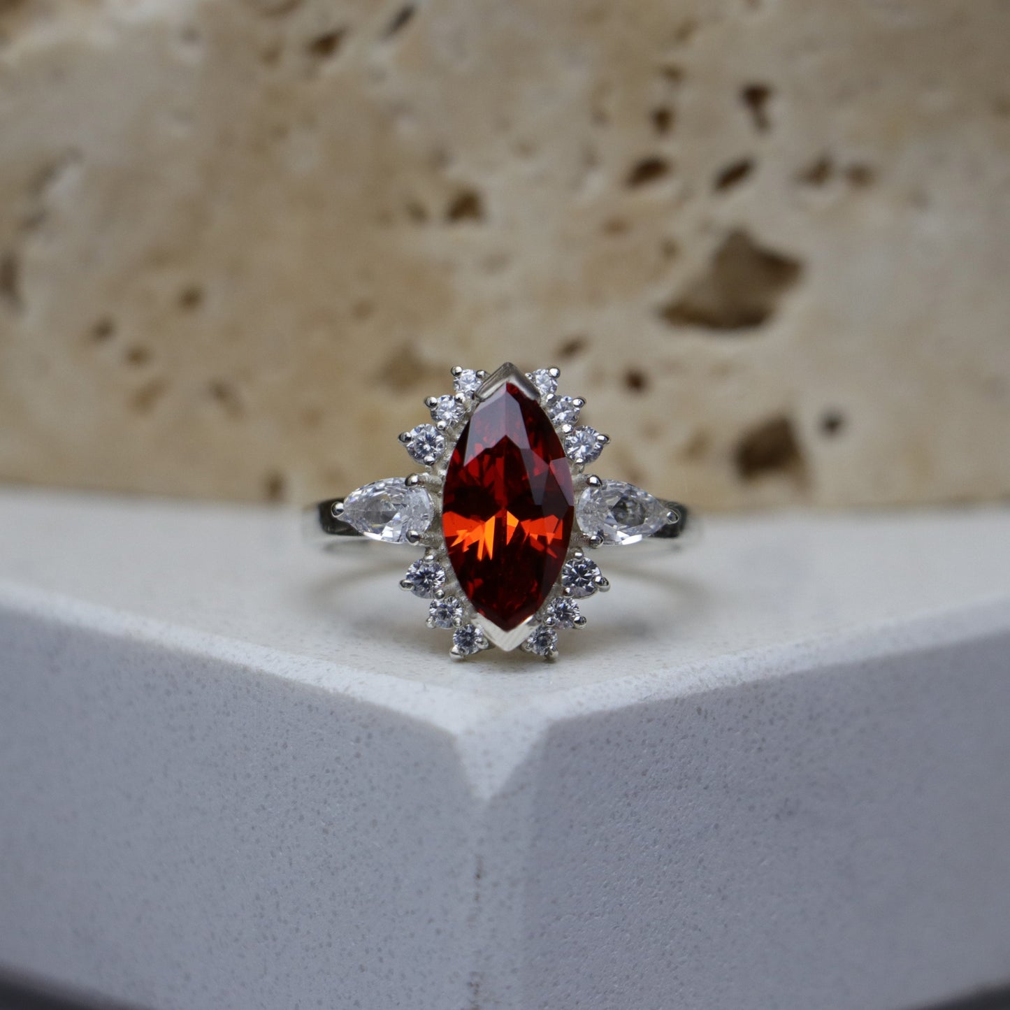 Markiz Kesim Garnet ve Mozanit (14 Ayar Altın)
