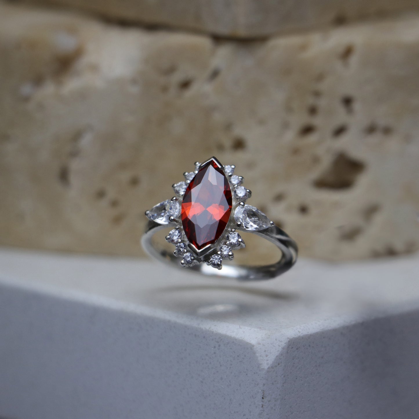 Markiz Kesim Garnet ve Mozanit (14 Ayar Altın)