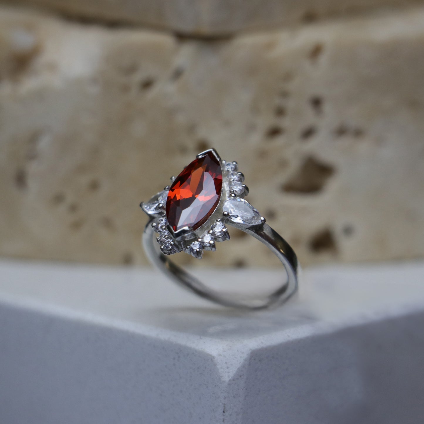 Markiz Kesim Garnet ve Mozanit (14 Ayar Altın)