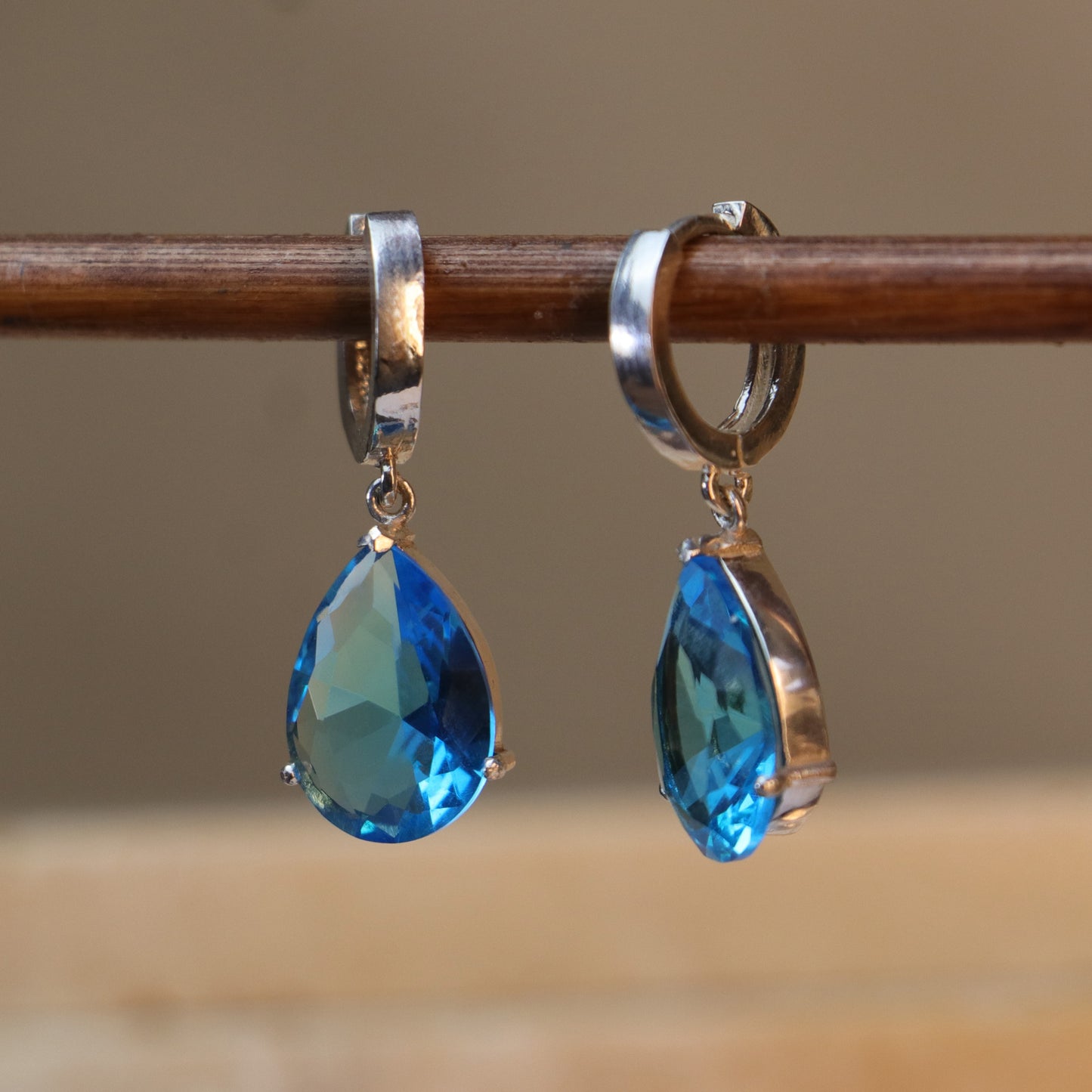 Damla Blue Topaz Taşlı 925 Gümüş Küpe