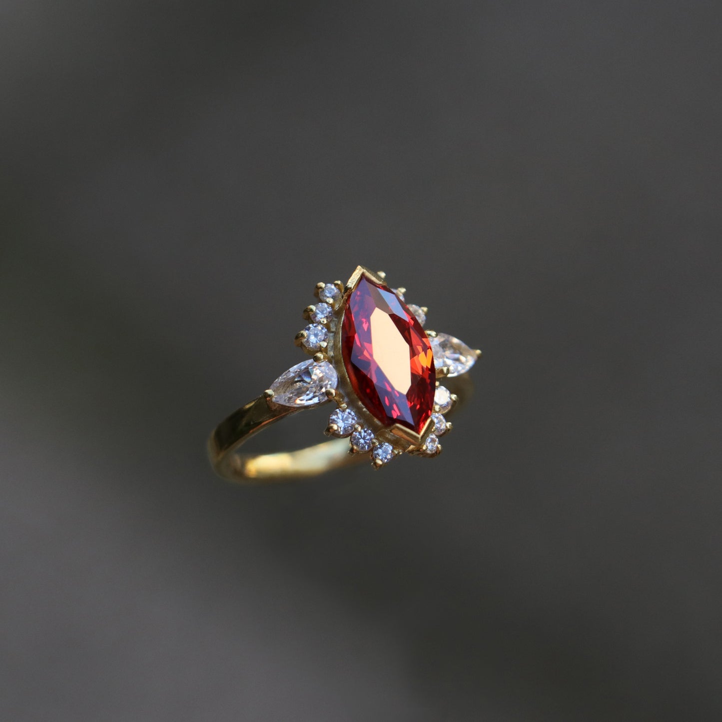 Markiz Kesim Garnet ve Mozanit (14 Ayar Altın)