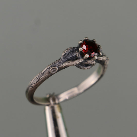 Ivy Garnet 925 Silver Ring