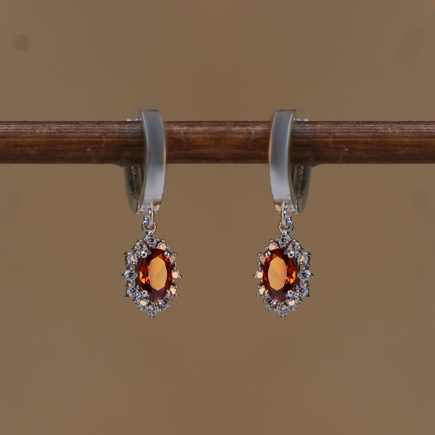 Oval Garnet ve Mozanit Taşlı 925 Gümüş Küpe