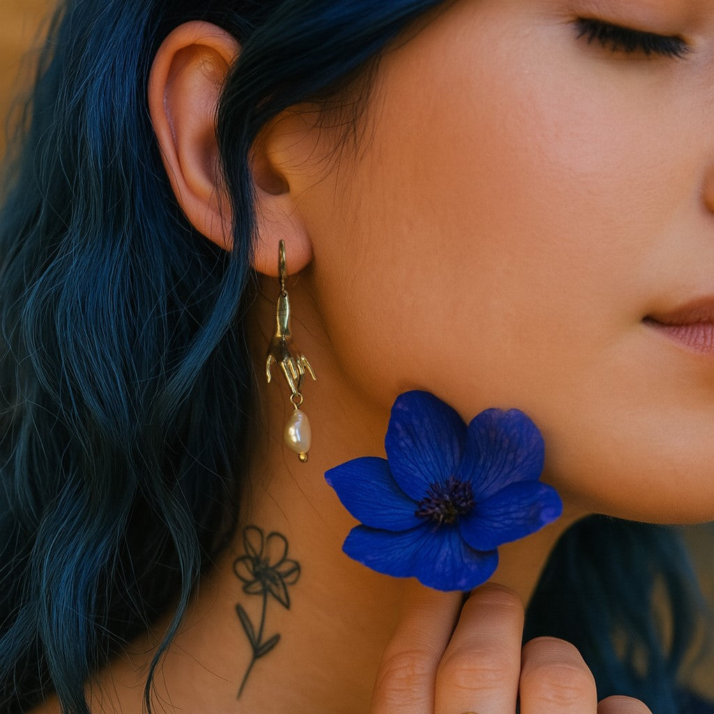 Eller Sallantılı İnci Küpe (Tüm Seçenekler)