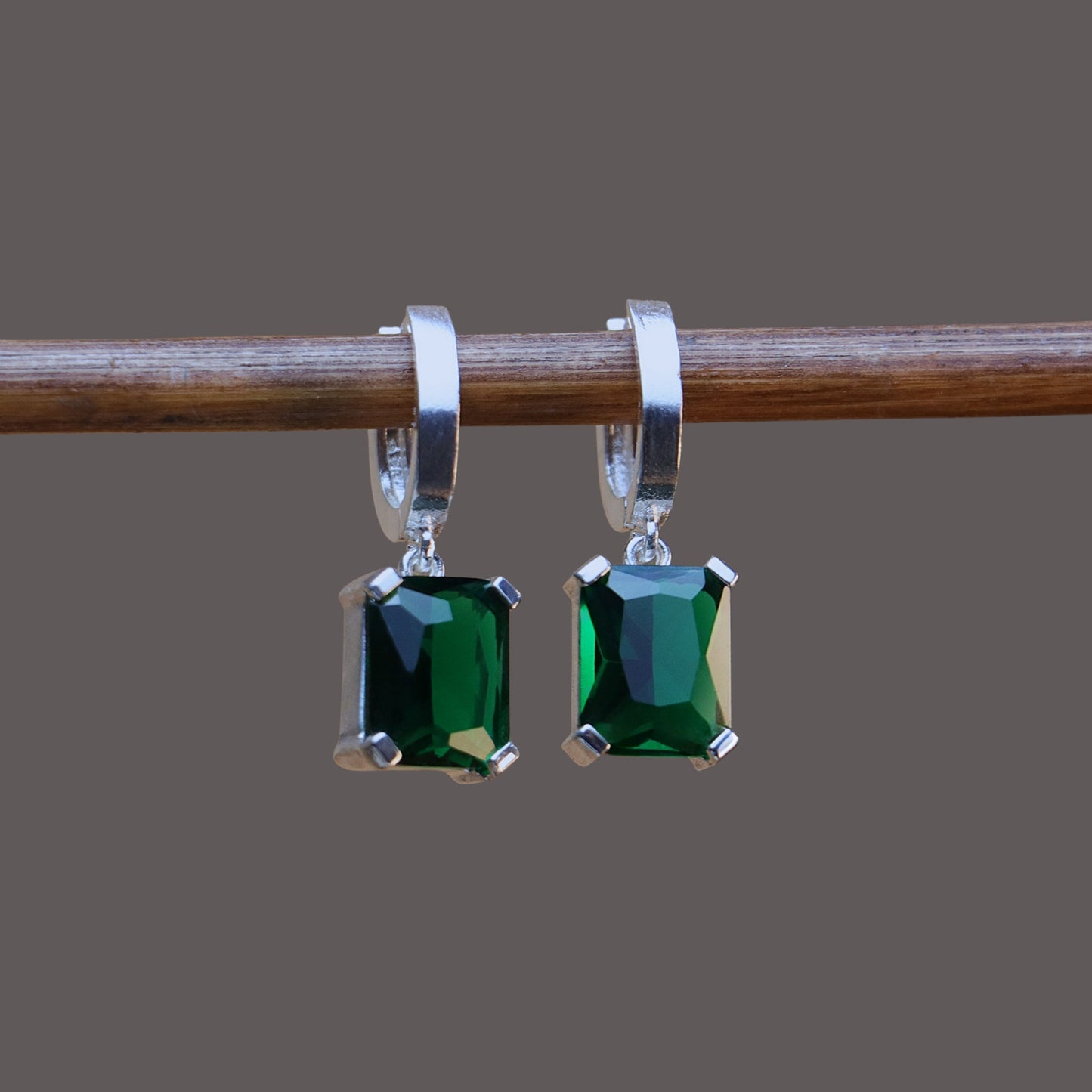 Zümrüt Küpe Kolye Set