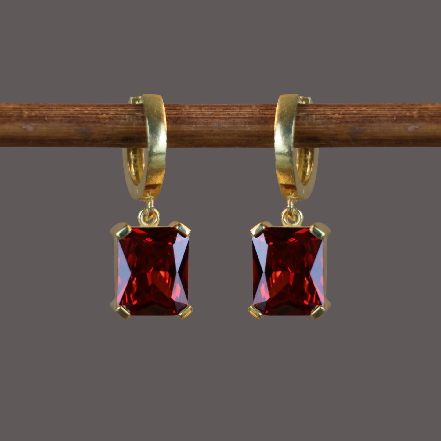 Emerald Taşlı 925 Gümüş Küpe (Tüm Maden ve Taş Seçenekleri)