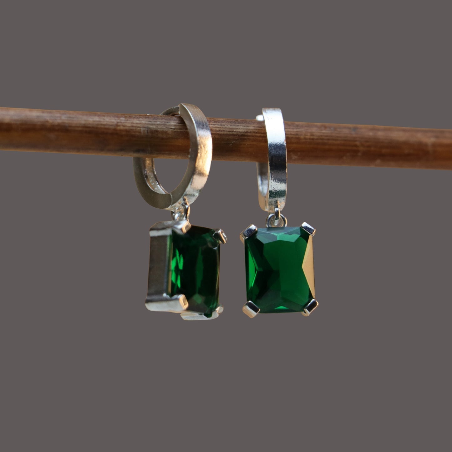 Emerald Taşlı 925 Gümüş Küpe (Tüm Maden ve Taş Seçenekleri)