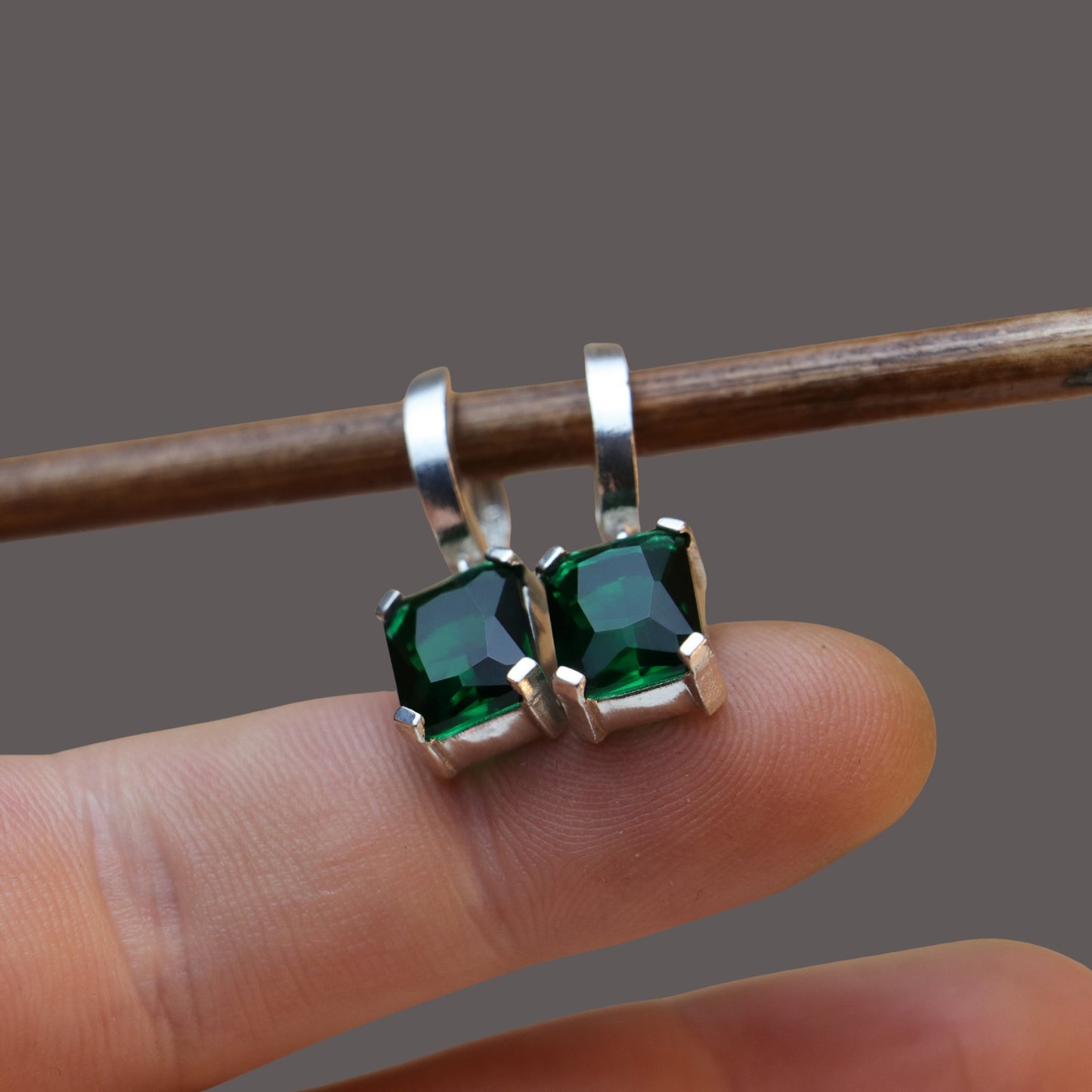 Emerald Taşlı 925 Gümüş Küpe (Tüm Maden ve Taş Seçenekleri)