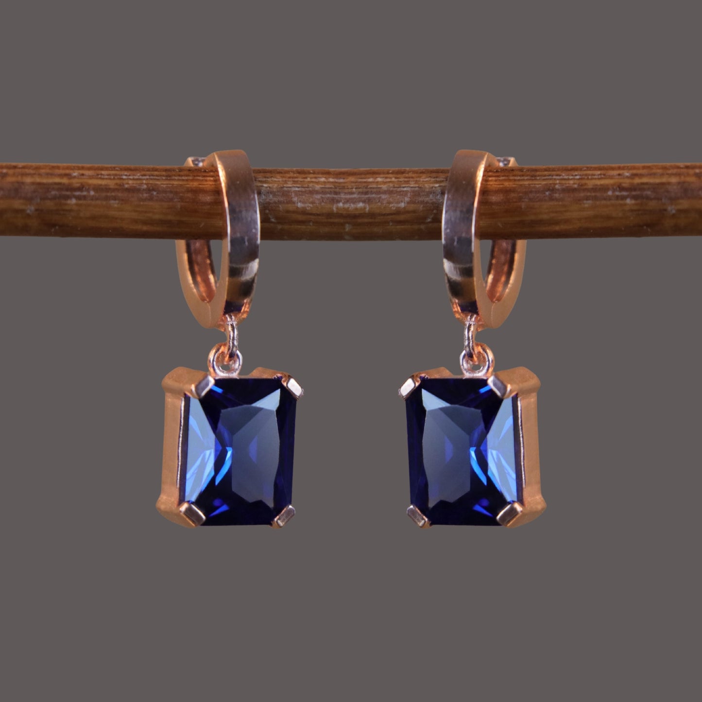 Emerald Taşlı 925 Gümüş Küpe (Tüm Maden ve Taş Seçenekleri)