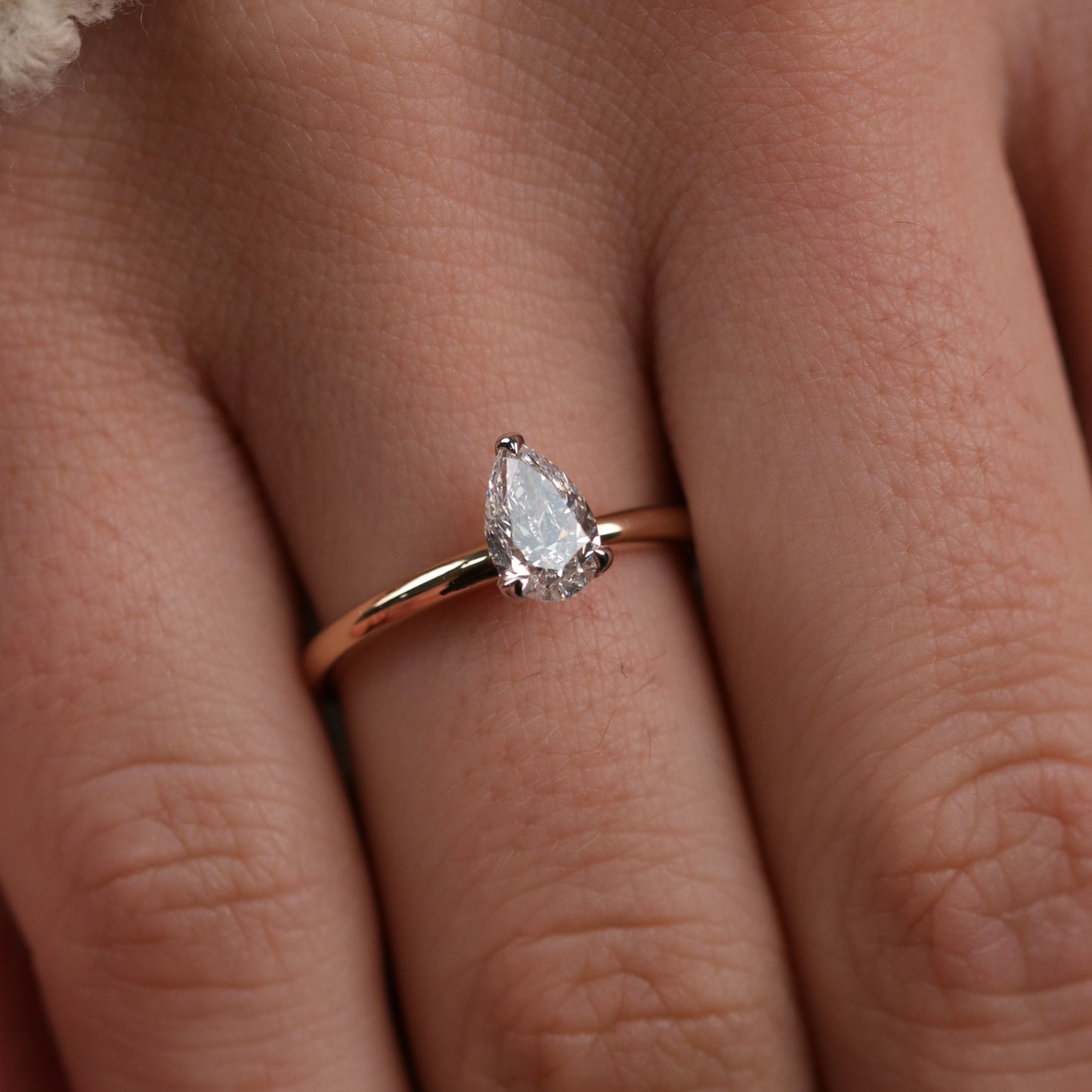 0.80 Karat Damla Tektaş Pırlanta Yüzük