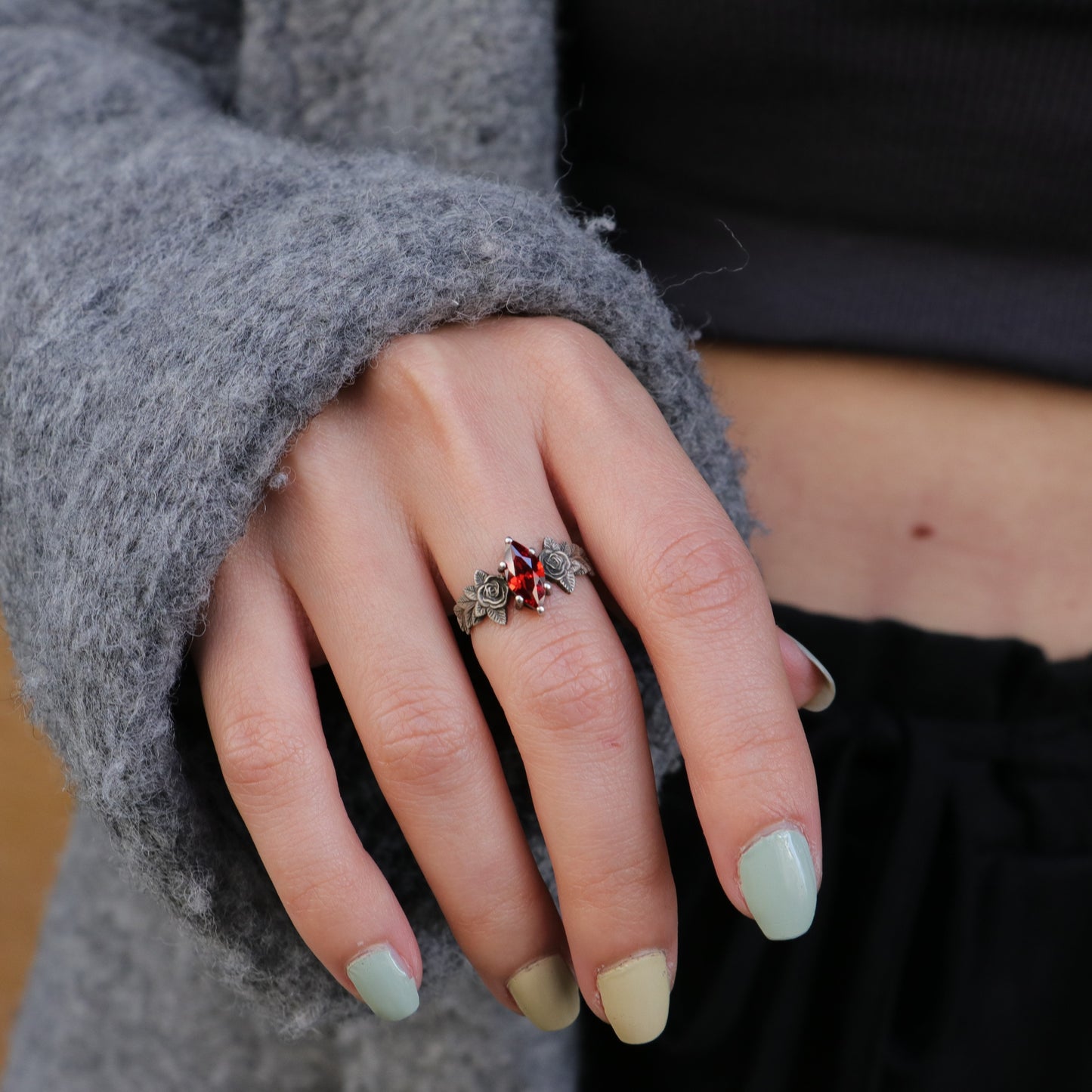 Yapraklar (Tüm Doğal Taşlar) 925 Oksitlenmiş Gümüş Yüzük