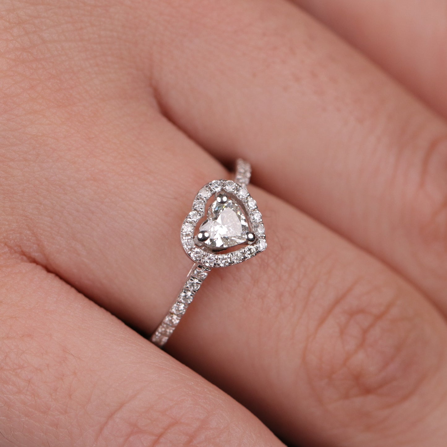 0.62 Karat Kalp Pırlanta Yüzük