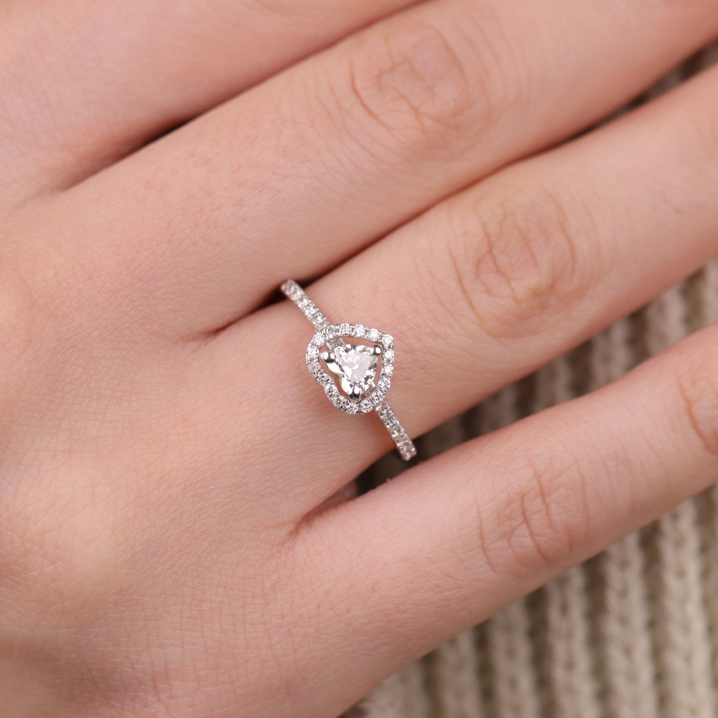 0.62 Karat Kalp Pırlanta Yüzük