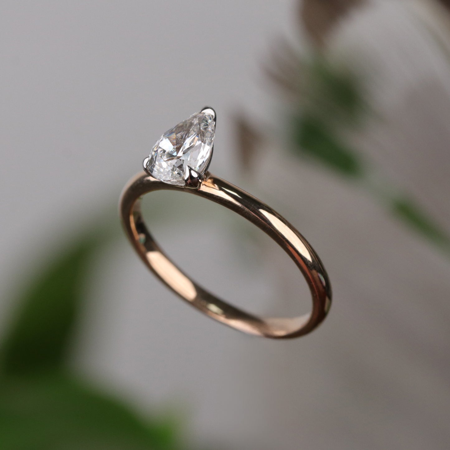 0.80 Karat Damla Tektaş Pırlanta Yüzük