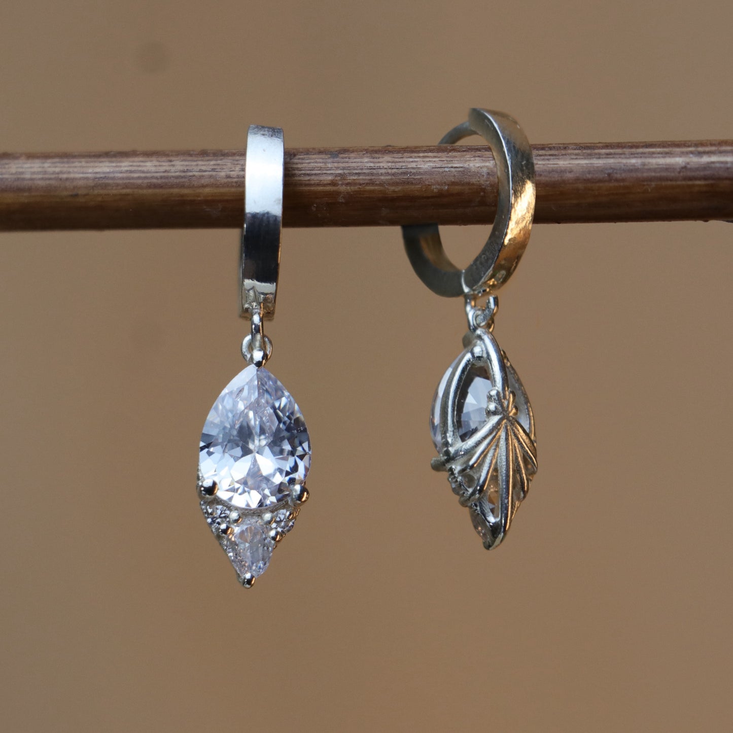 Damla Garnet ve Mozanite Küpe (Tüm Taş ve Maden Seçenekleri)