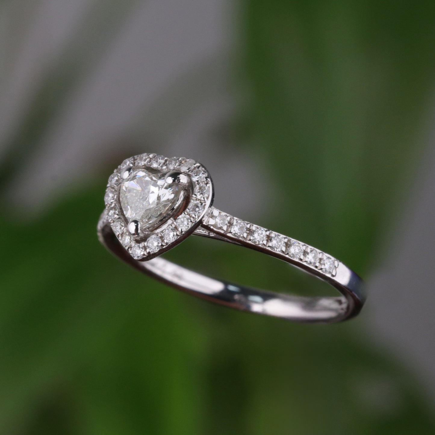 0.62 Karat Kalp Pırlanta Yüzük