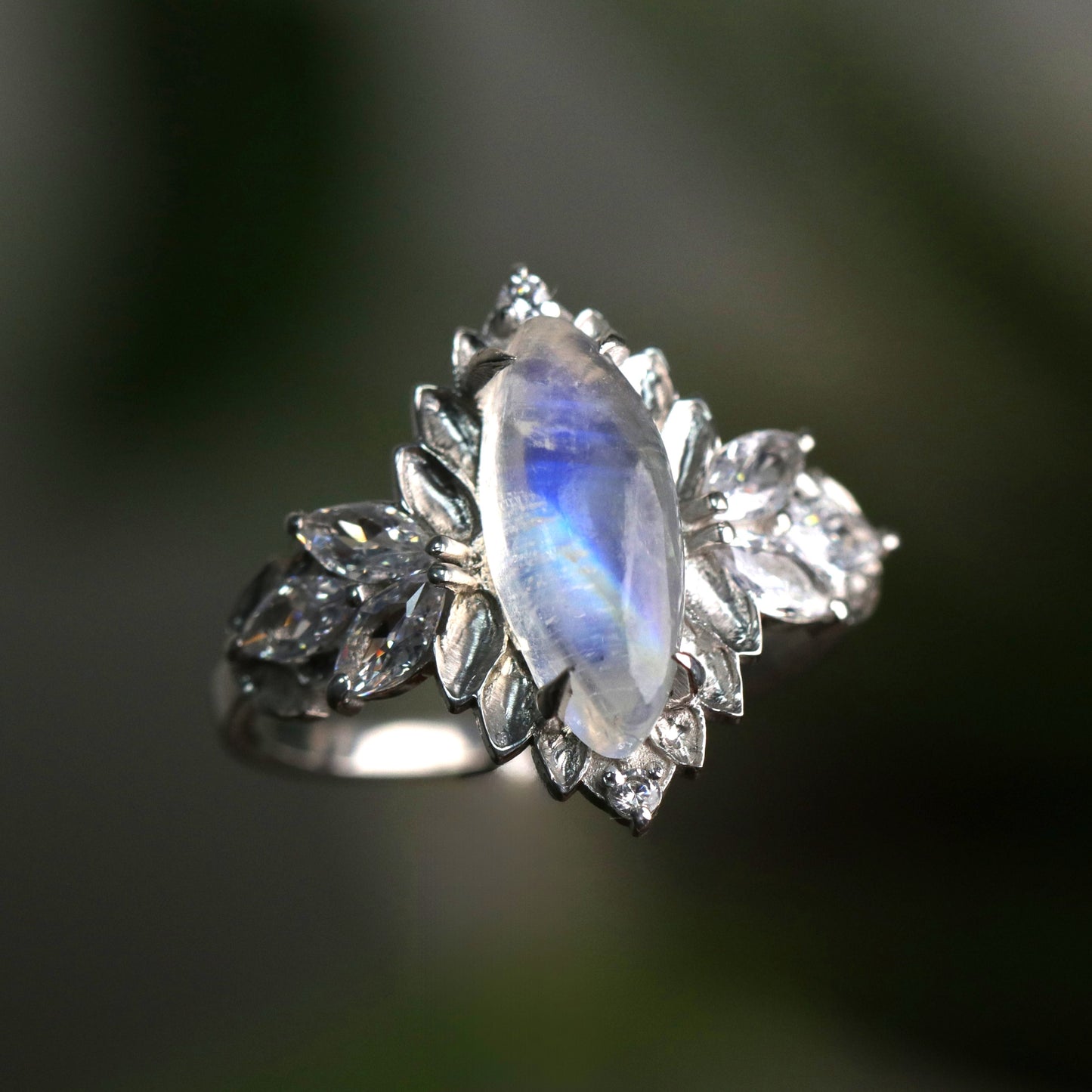 Özel Tasarım Ay Taşı ve Pırlanta 14 Ayar Beyaz Altın Yüzük