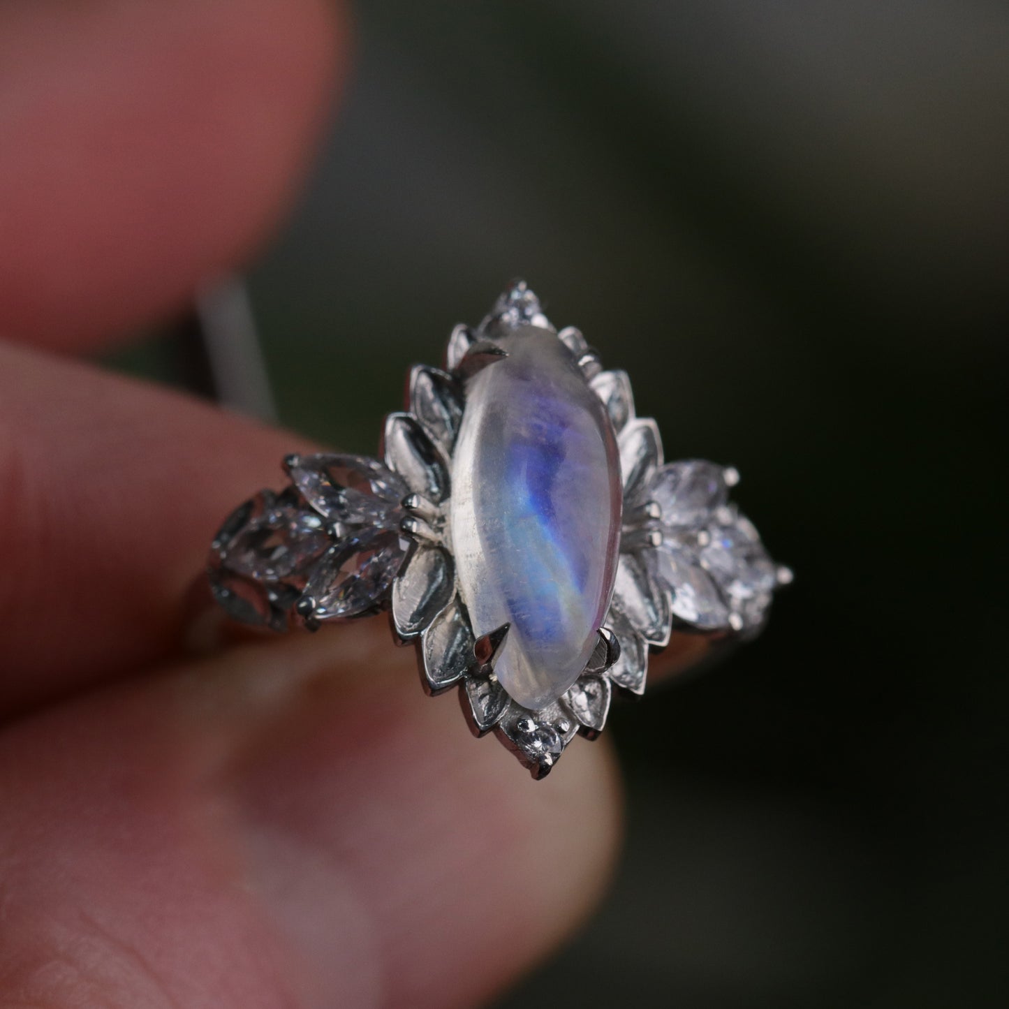 Özel Tasarım Ay Taşı ve Pırlanta 14 Ayar Beyaz Altın Yüzük