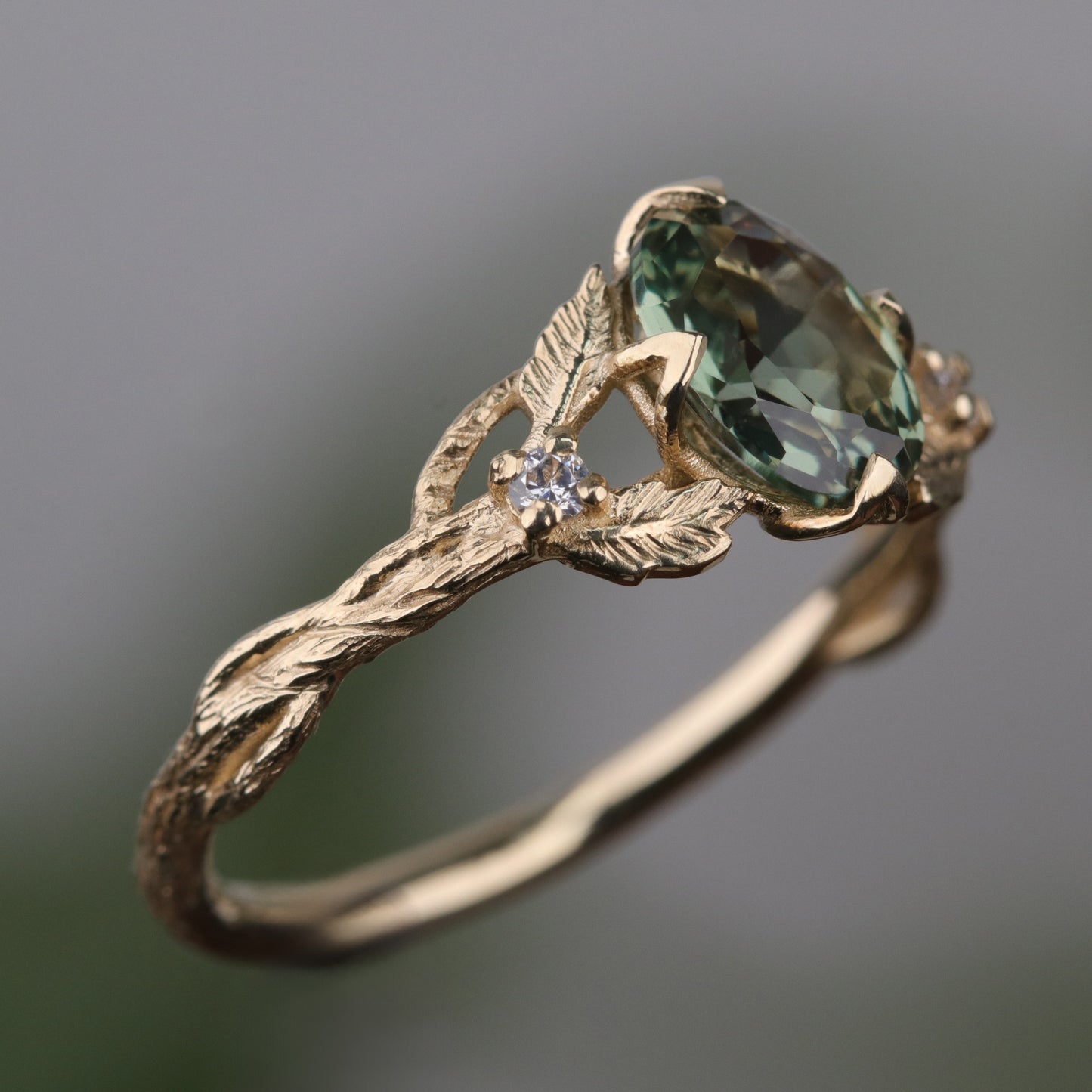 Özel Tasarım Yeşil Safir ve  Pırlanta 14 Ayar Altın Yüzük