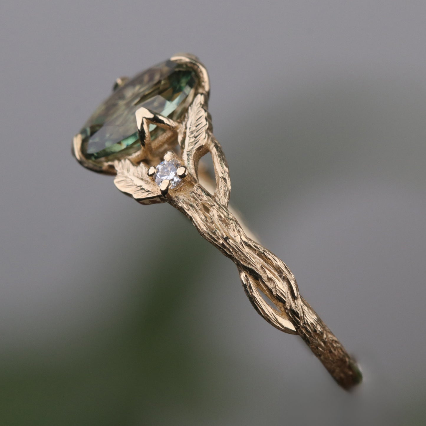 Özel Tasarım Yeşil Safir ve  Pırlanta 14 Ayar Altın Yüzük