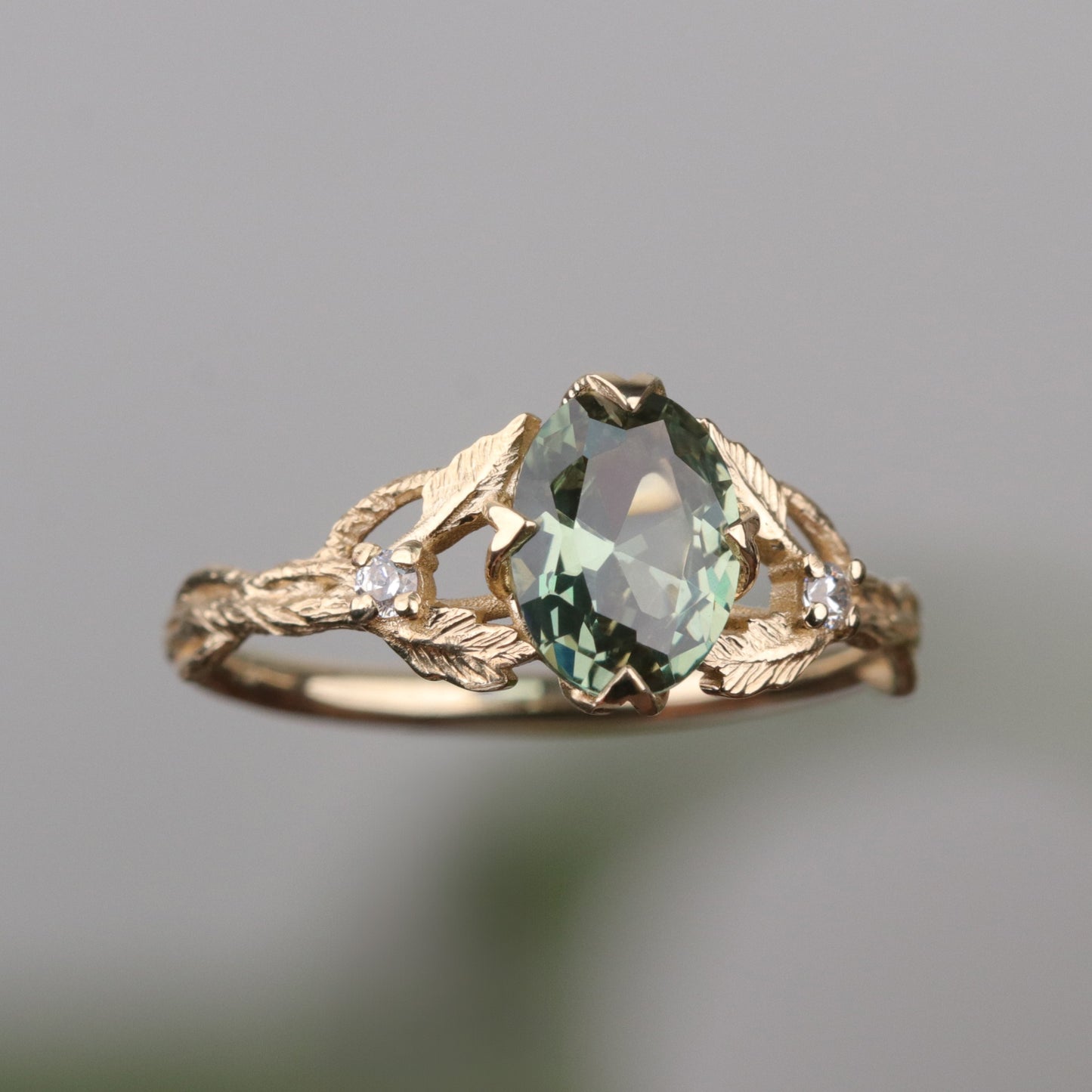 Özel Tasarım Yeşil Safir ve  Pırlanta 14 Ayar Altın Yüzük