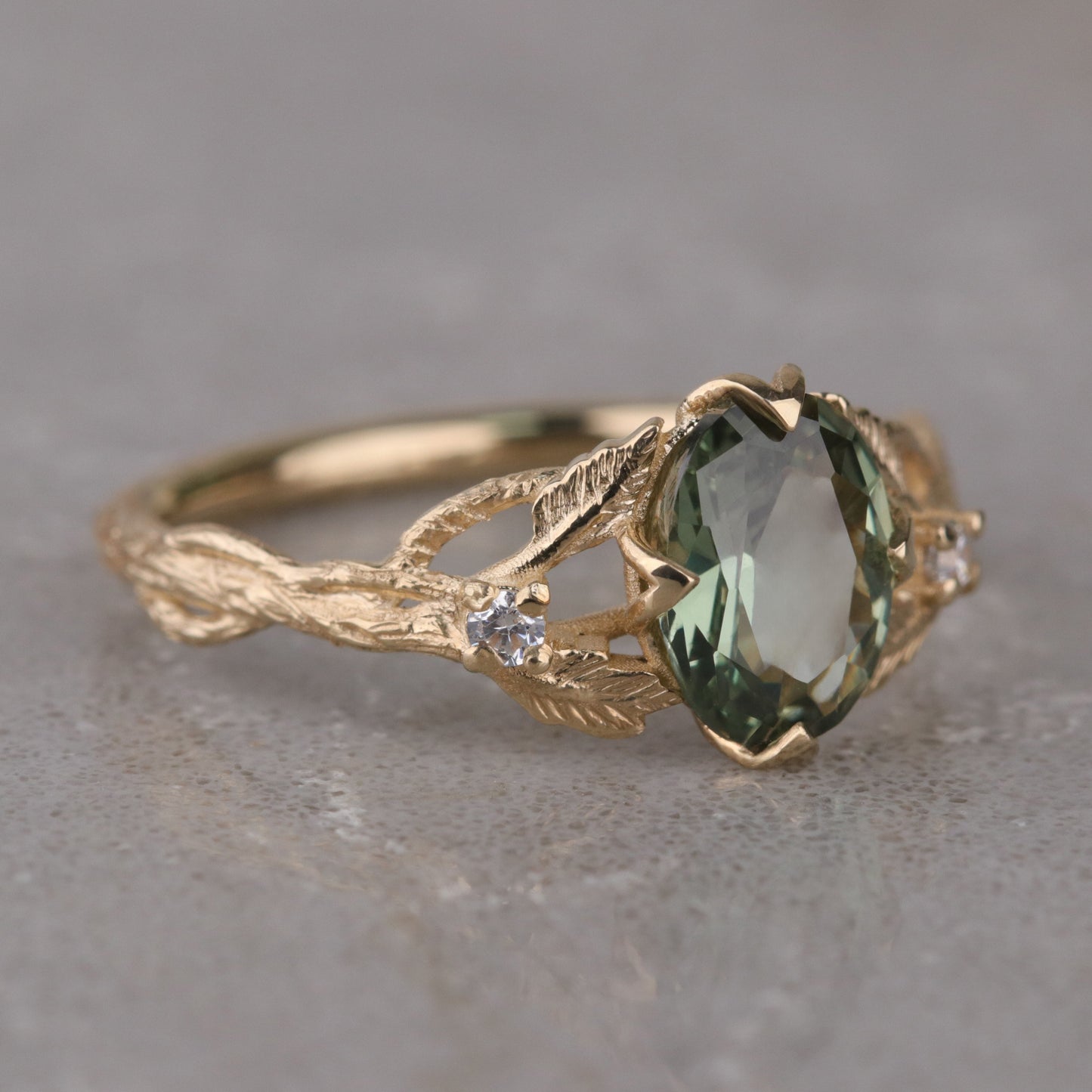 Özel Tasarım Yeşil Safir ve  Pırlanta 14 Ayar Altın Yüzük