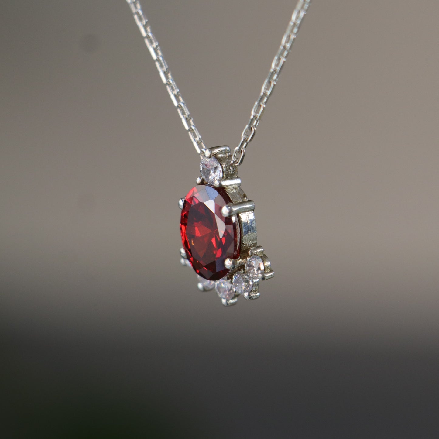 Oval Ruby ve Mozanit 925 Gümüş Kolye