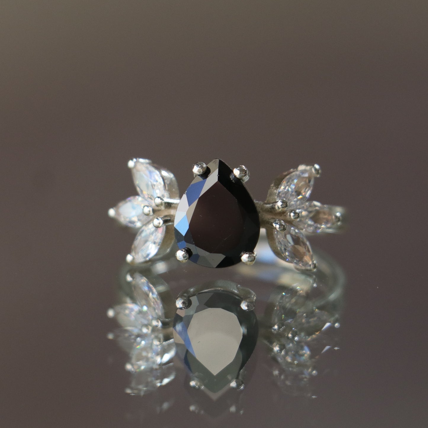 Lab. Emerald Wing Gothic Black 925 Silver Ring