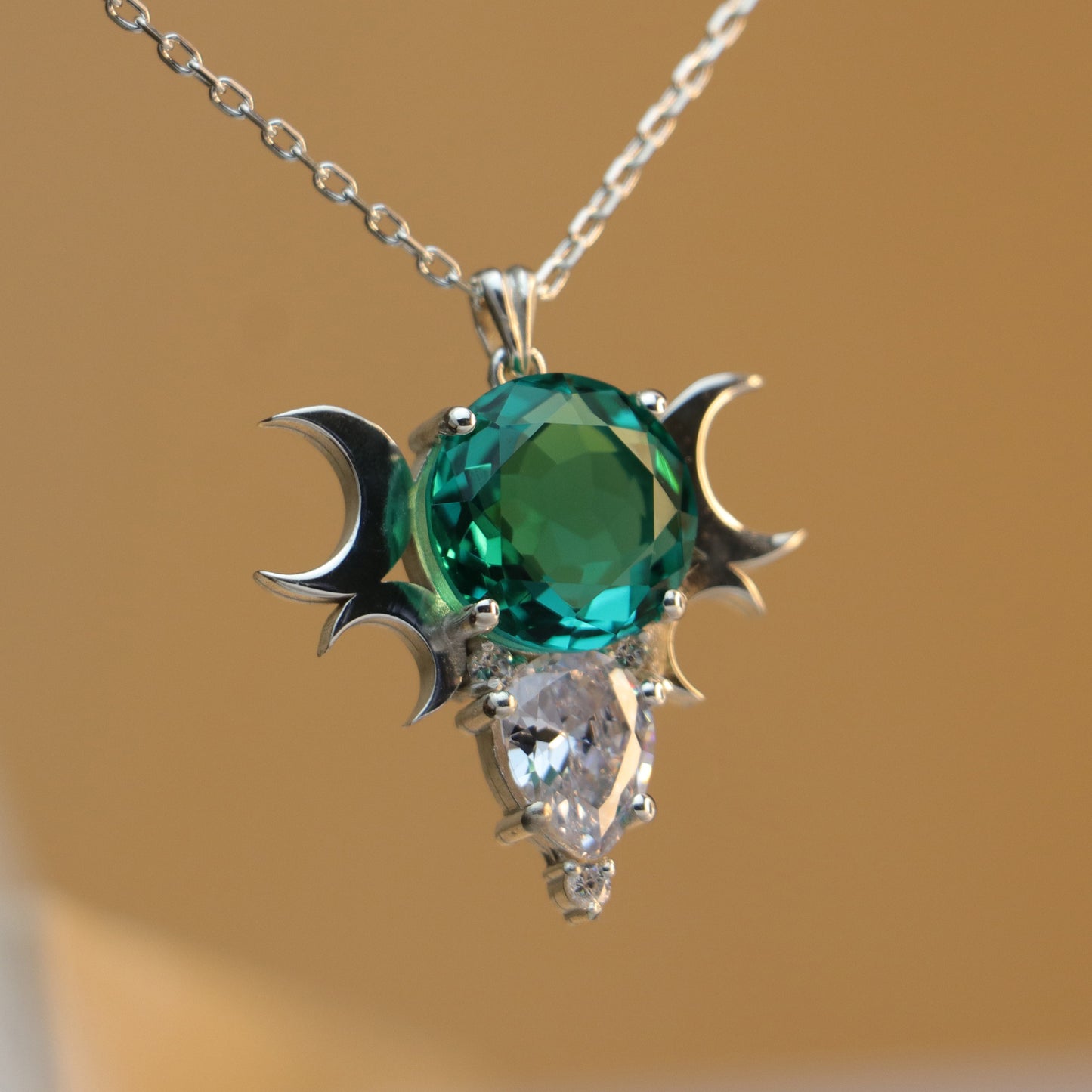 Ay Tanrıçası Peridot ve Mozanite 925 Gümüş Kolye