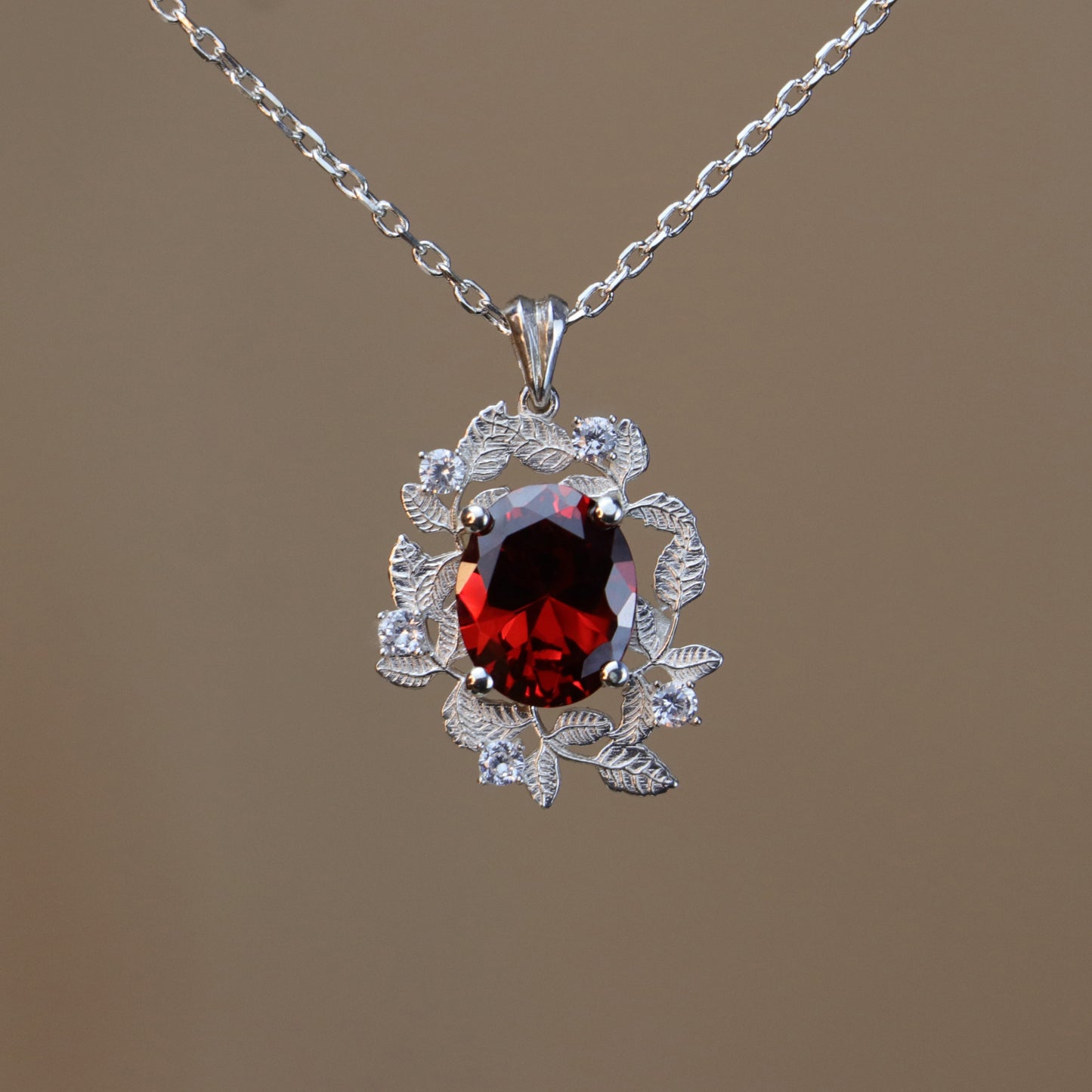 Yapraklar Garnet ve Mozanit 925 Gümüş Üzeri Altın Kaplama Kolye