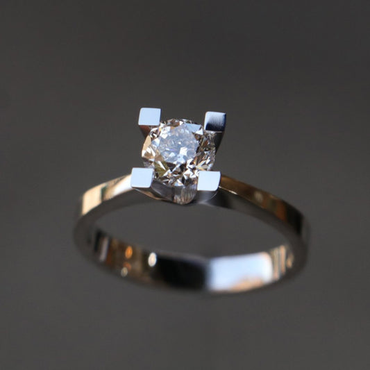 0.90 Karat G SI2 Tektaş Pırlanta Yüzük