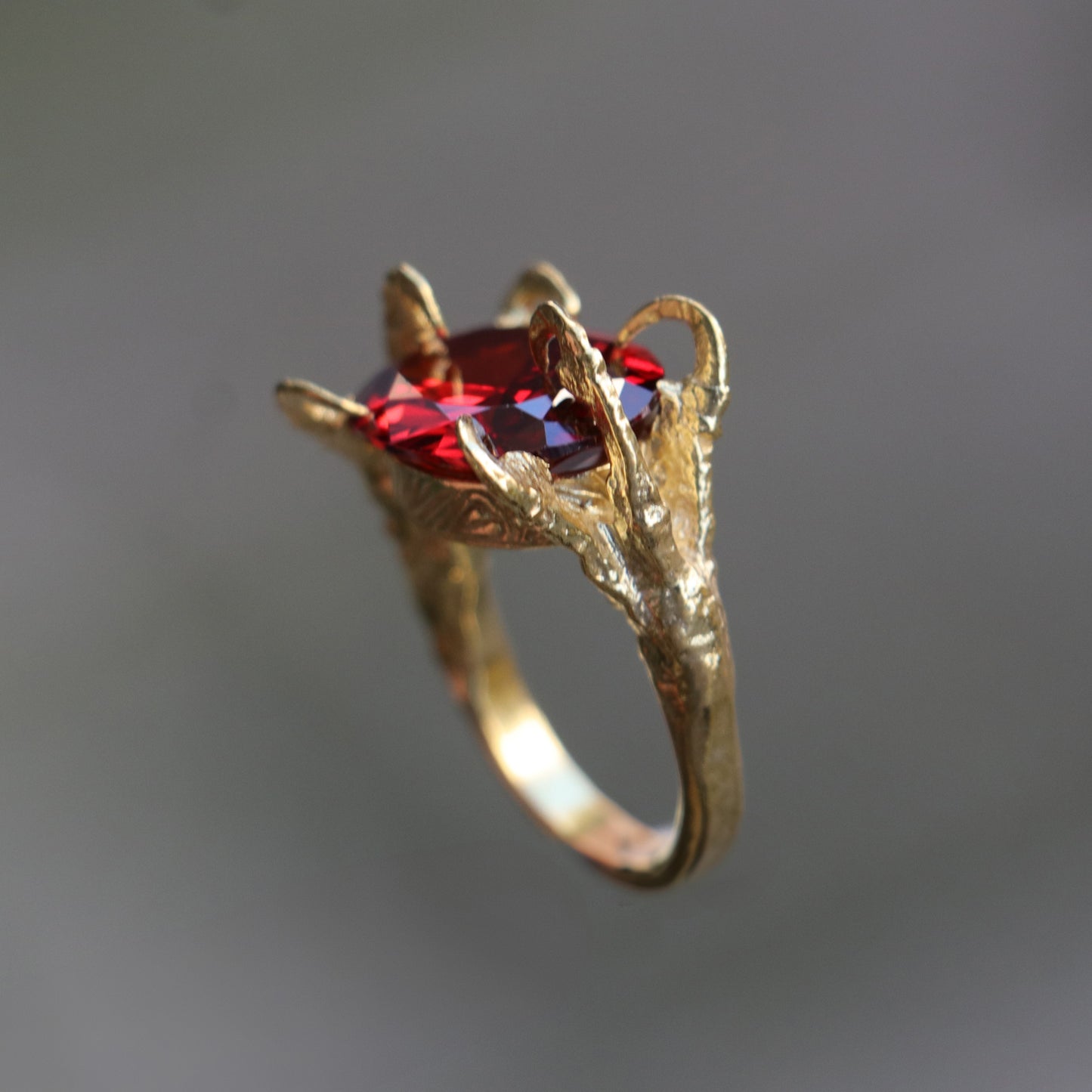 Pençe Yüzük (Tüm Maden ve Taş Seçenekleri)