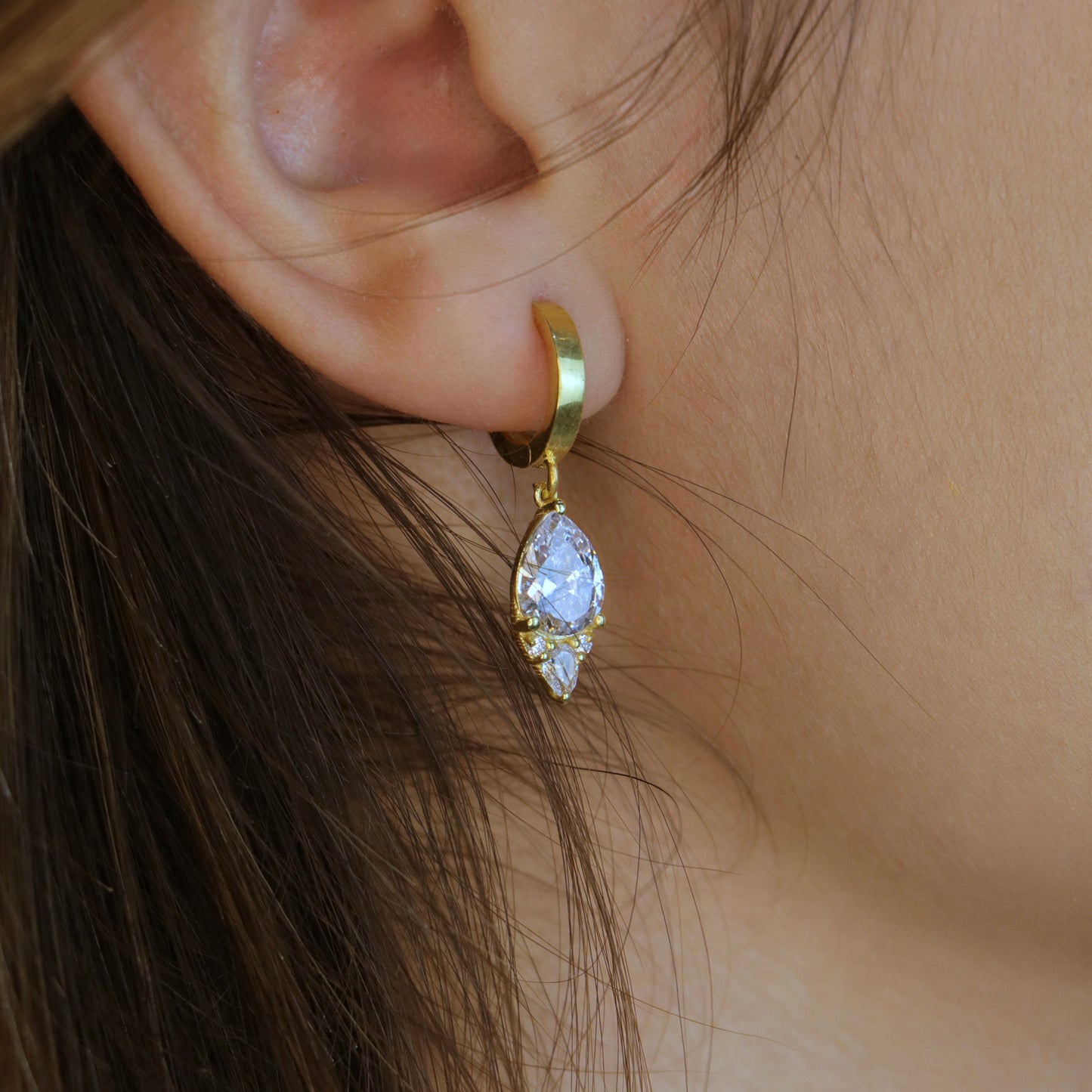 Damla Garnet ve Mozanite Küpe (Tüm Taş ve Maden Seçenekleri)