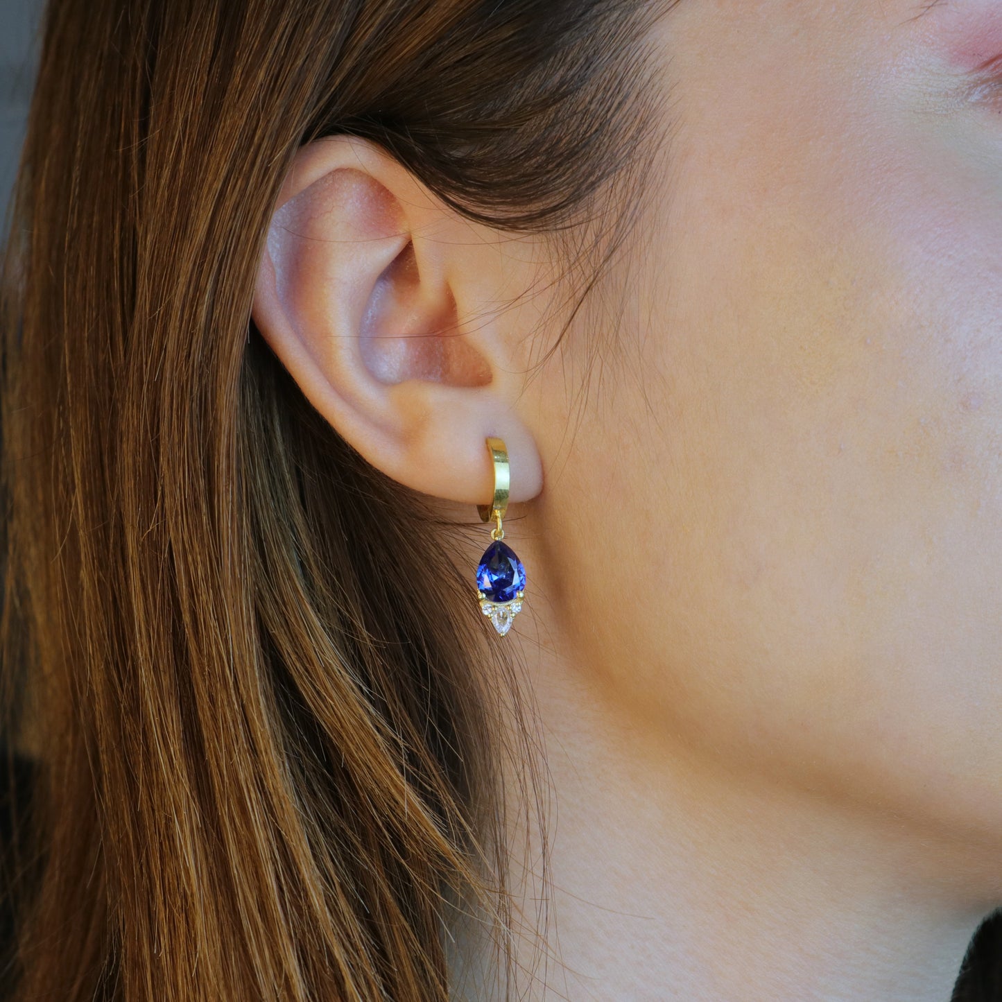 Damla Garnet ve Mozanite Küpe (Tüm Taş ve Maden Seçenekleri)