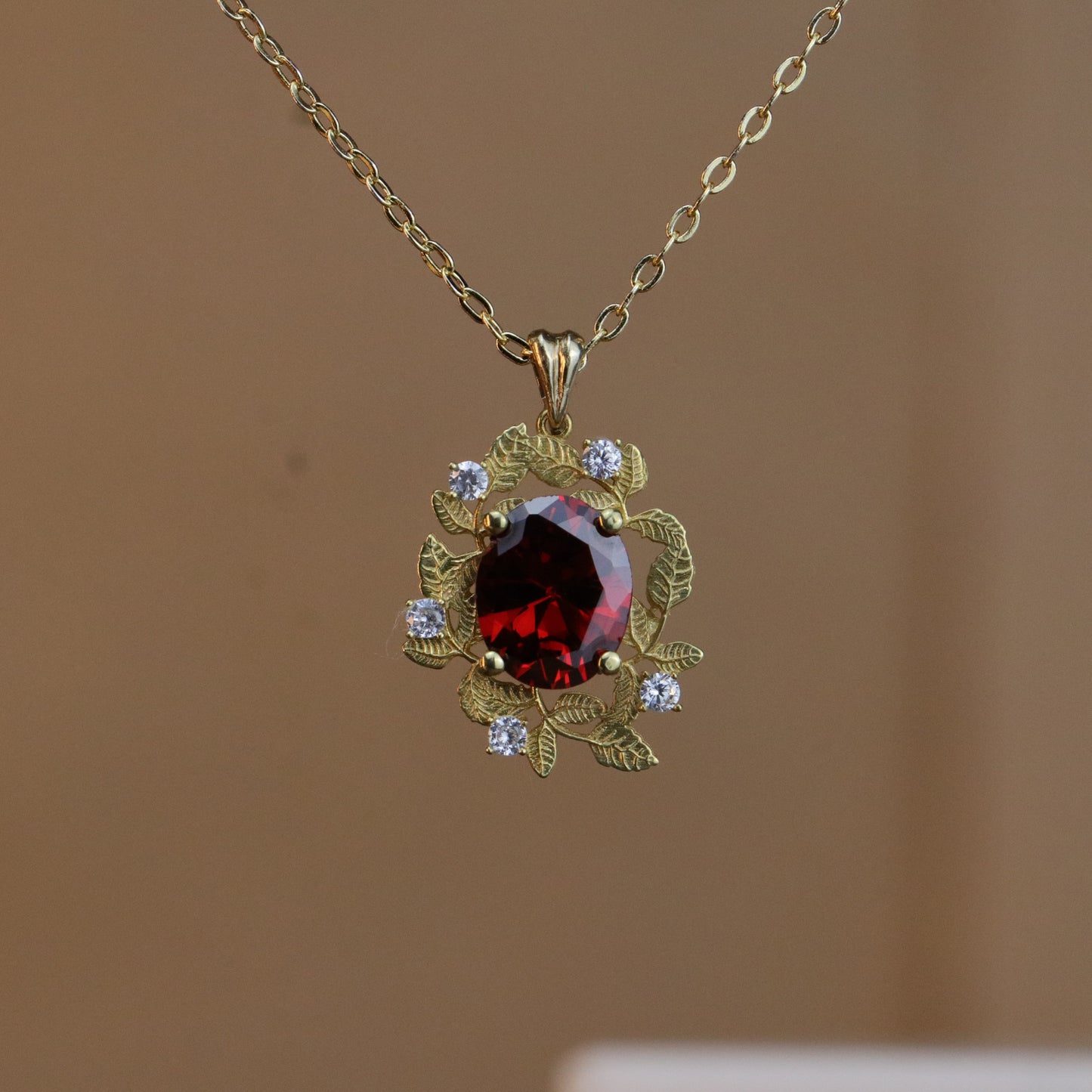 Yapraklar Garnet ve Mozanit 925 Gümüş Üzeri Altın Kaplama Kolye