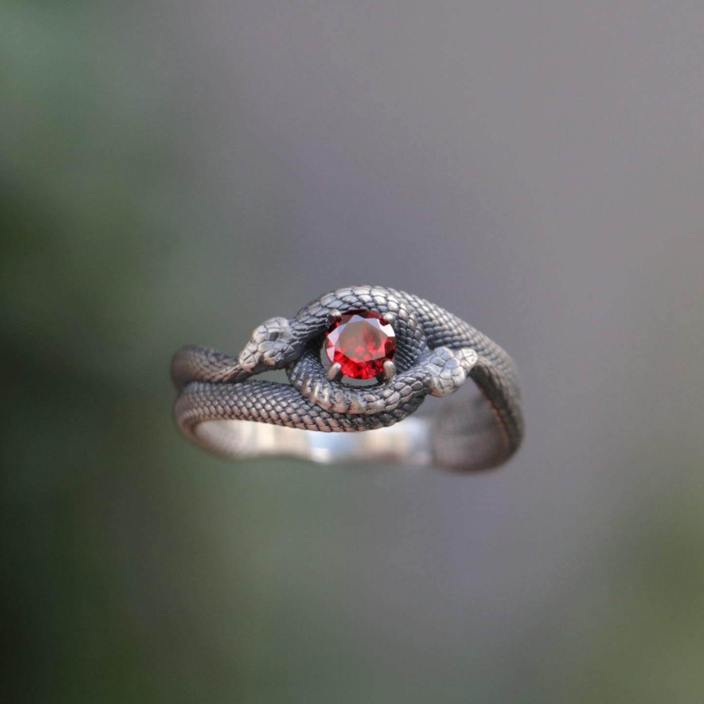 Ouroboros Yüzük (Tüm Taş ve Maden Seçenekleri)