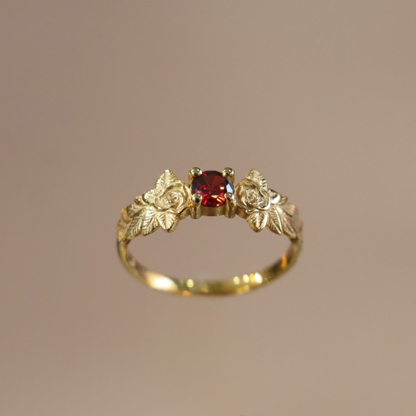 Yapraklar Yüzük (Tüm Maden ve Taş Seçenekleri)