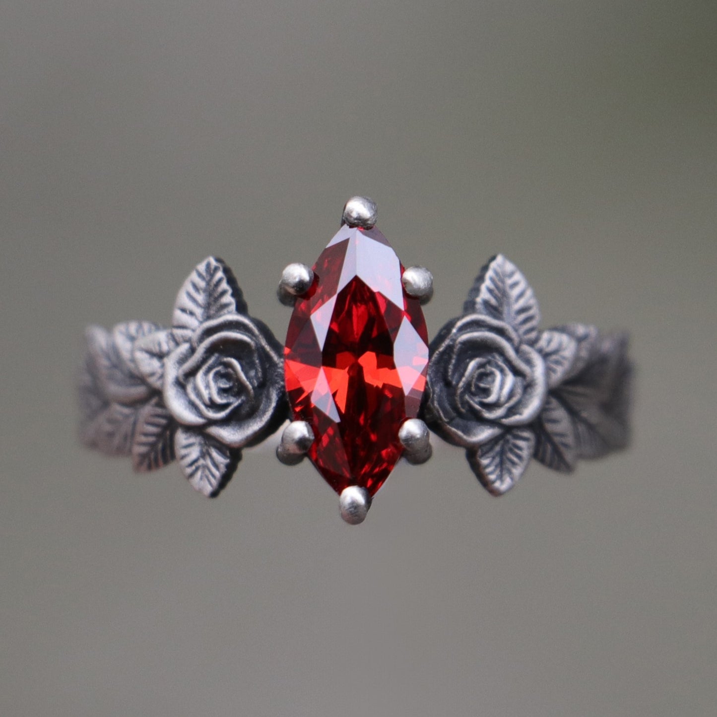 Yapraklar (Tüm Doğal Taşlar) 925 Oksitlenmiş Gümüş Yüzük