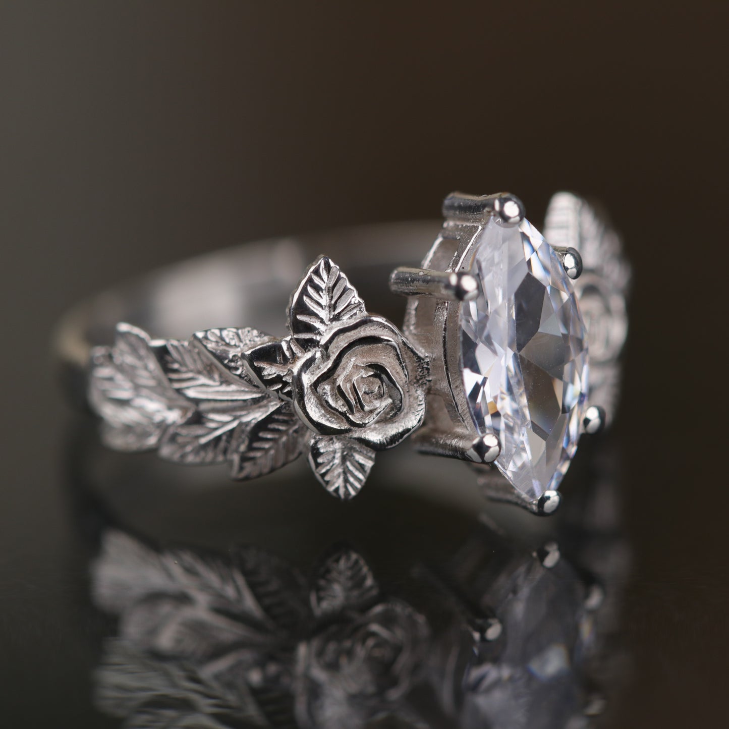 Yapraklar (Tüm Doğal Taşlar) 925 Oksitlenmiş Gümüş Yüzük