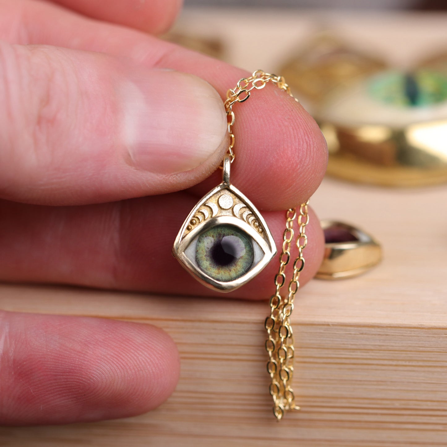Kişiye Özel Göz Kolye | Fotoğraftan El Yapımı | 925 Ayar Gümüş, Pirinç ve 14 Ayar Altın Hecate Kolye