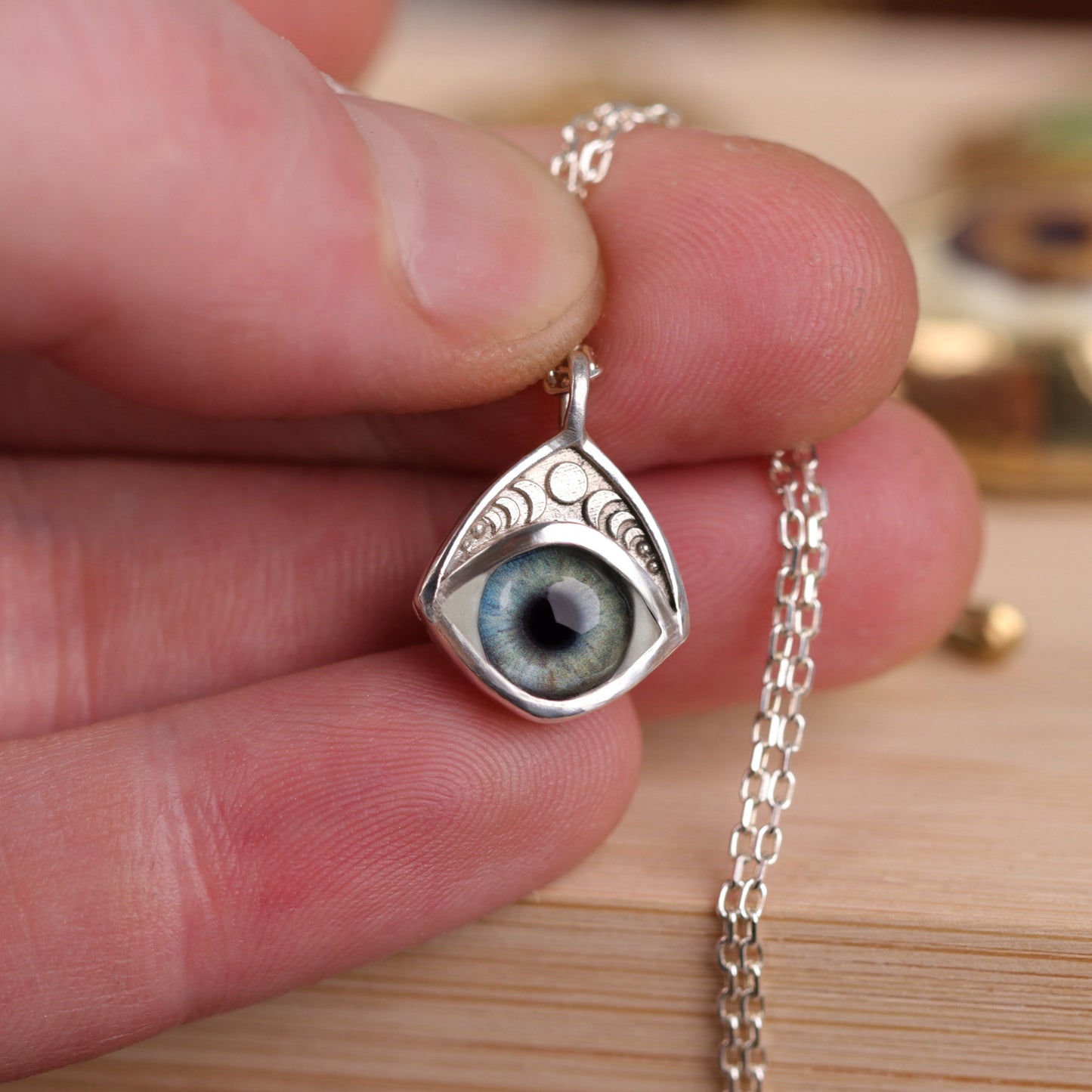 Kişiye Özel Göz Kolye | Fotoğraftan El Yapımı | 925 Ayar Gümüş, Pirinç ve 14 Ayar Altın Hecate Kolye