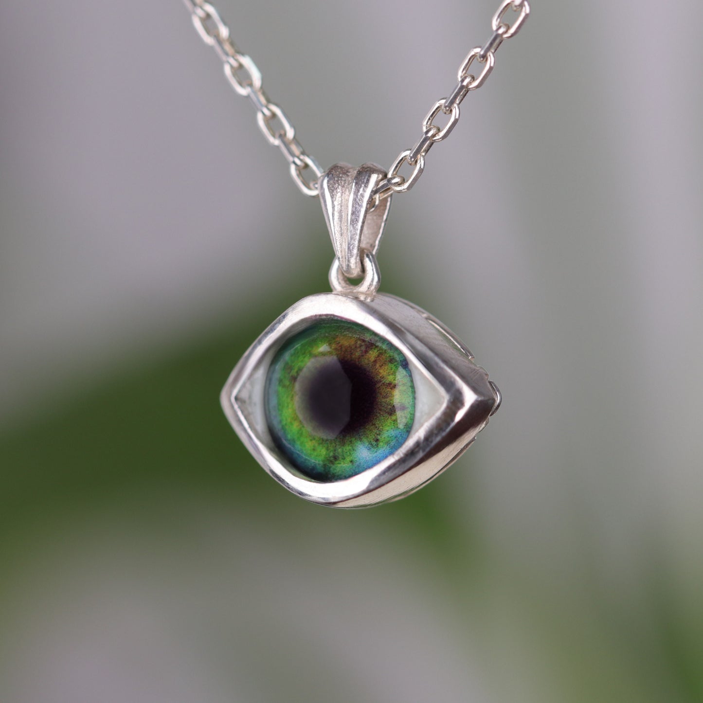 "IRIS" | Gerçekçi Göz Tılsım Kolye (Gümüş & Pirinç)