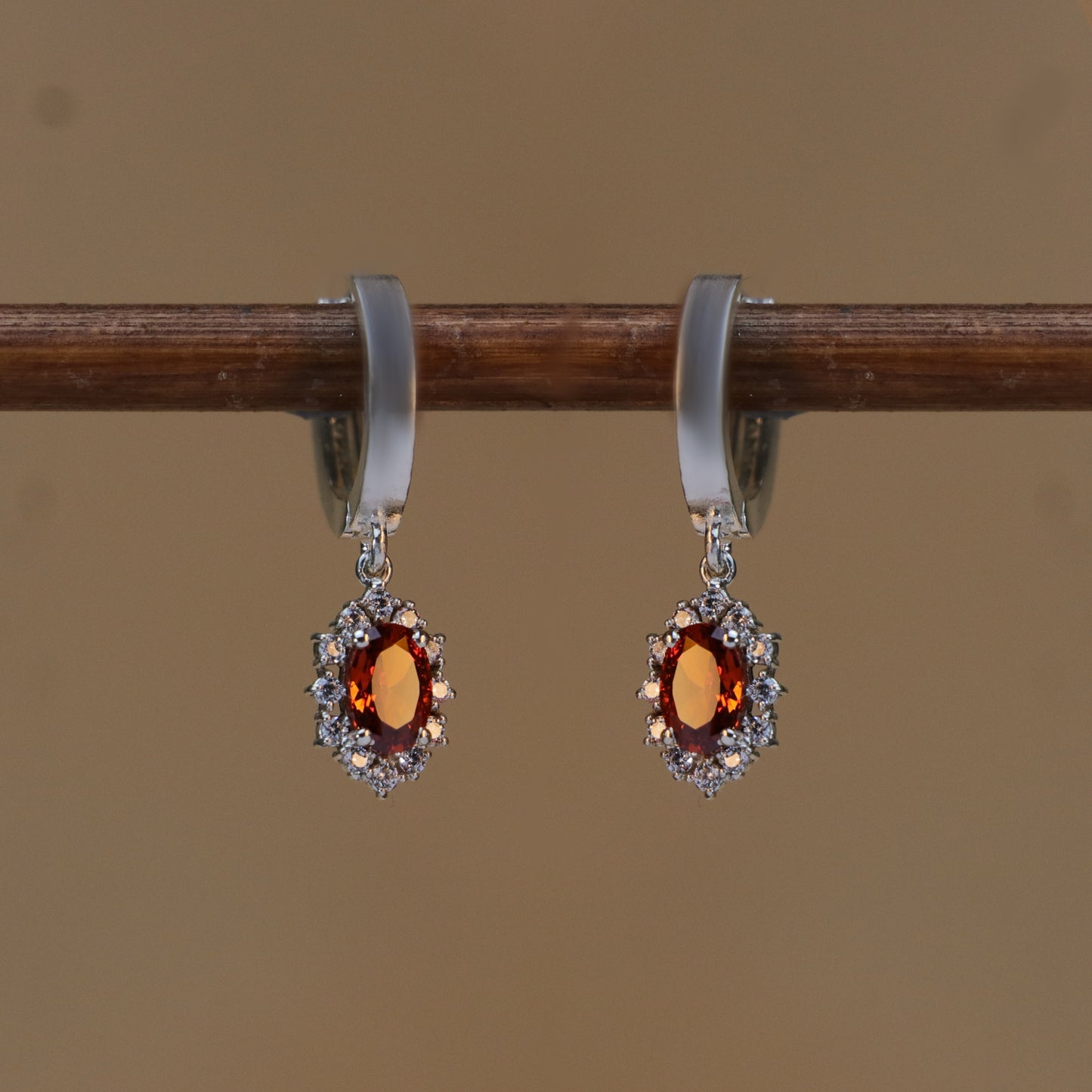 Oval Garnet ve Mozanit Taşlı 925 Gümüş Küpe