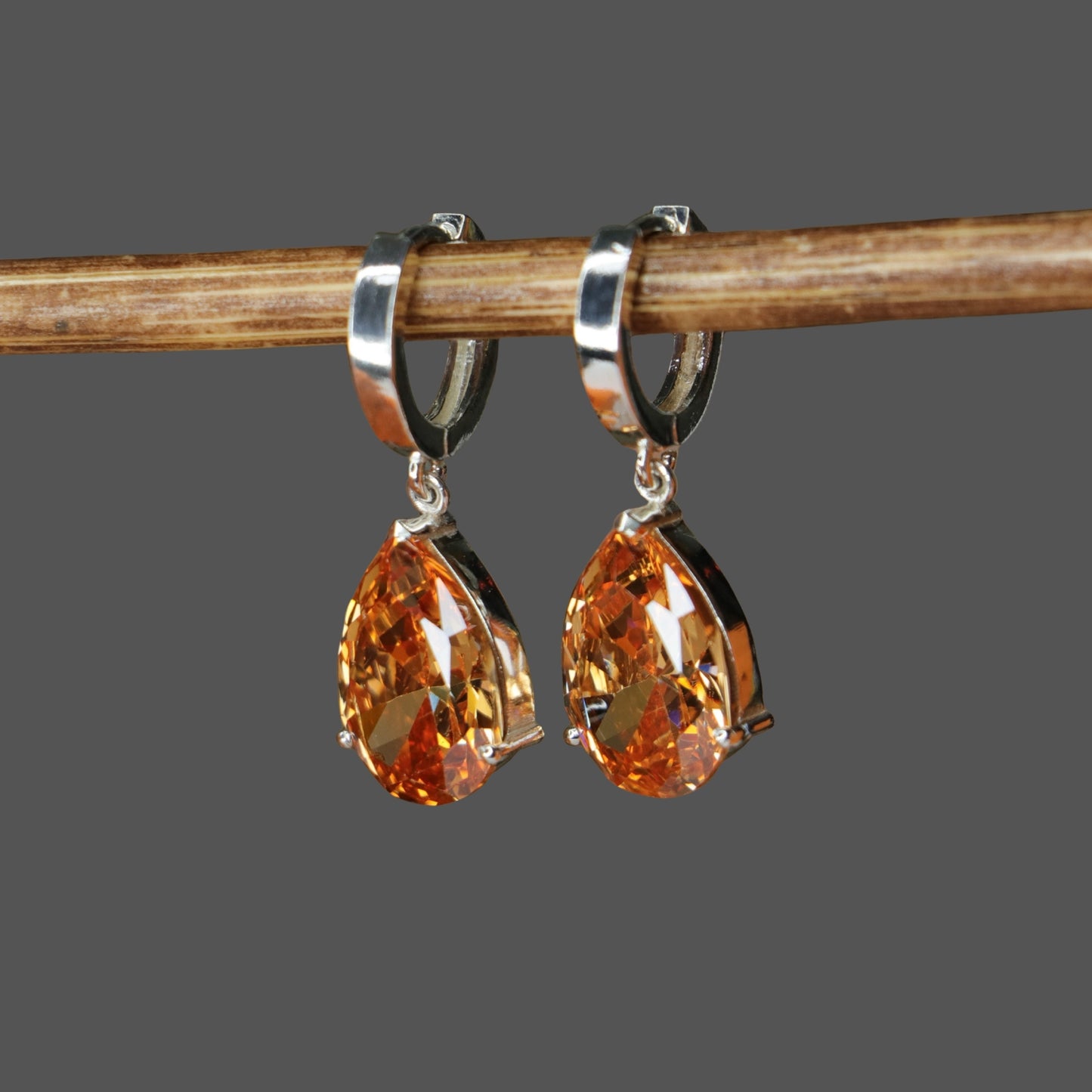 Damla Taşlı Küpe (Tüm Taş ve Maden Seçenekleri)