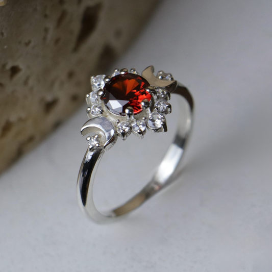 Ay Tanrıçası Garnet ve Mozanite 925 Gümüş Yüzük